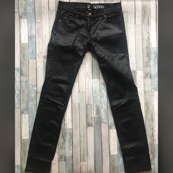 NY&CO coated skinny jeans - Picture 2 of 3
